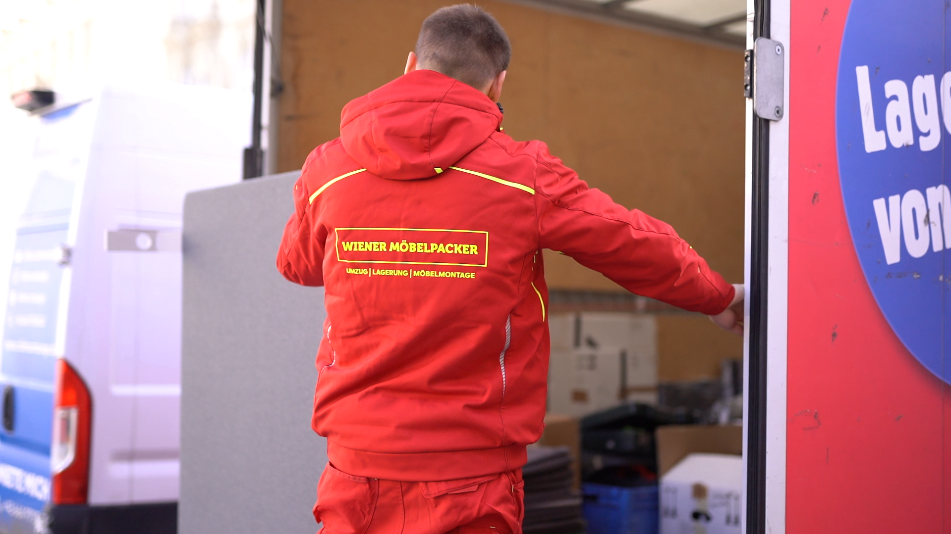 Wiener Möbelpacker leer Transporter aus